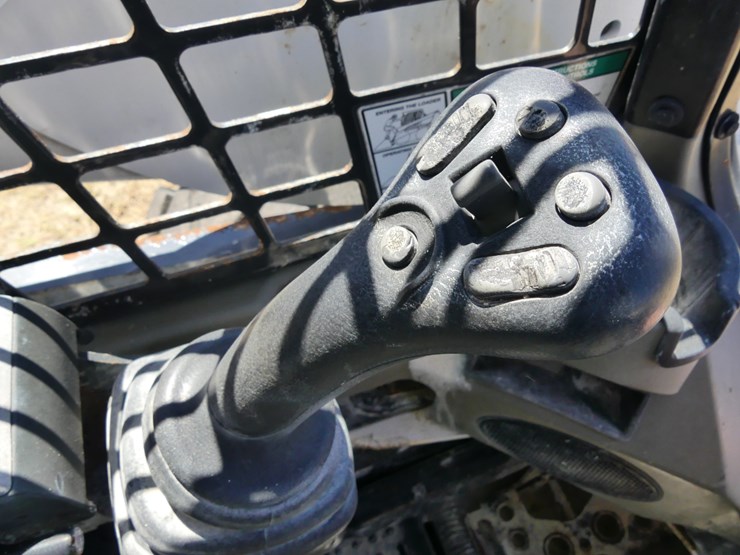 2016-bobcat-s850-image-14