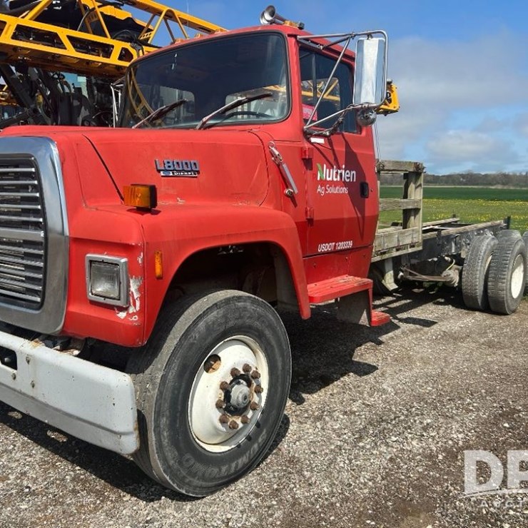 1992 FORD L8000