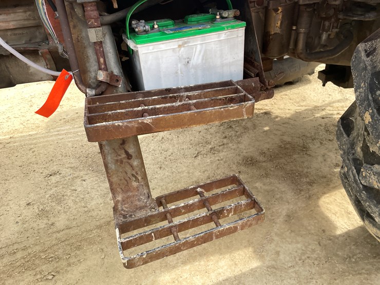 massey-ferguson-2705-image-43