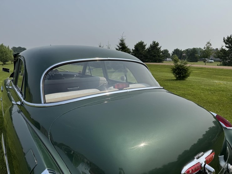 #1062-•-1949-buick-series-50-super-sedan-image-15