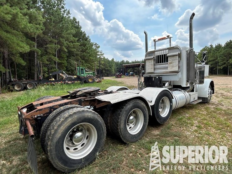 2004-peterbilt-379-image-4
