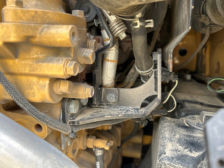 2021-caterpillar-236d3-image-34