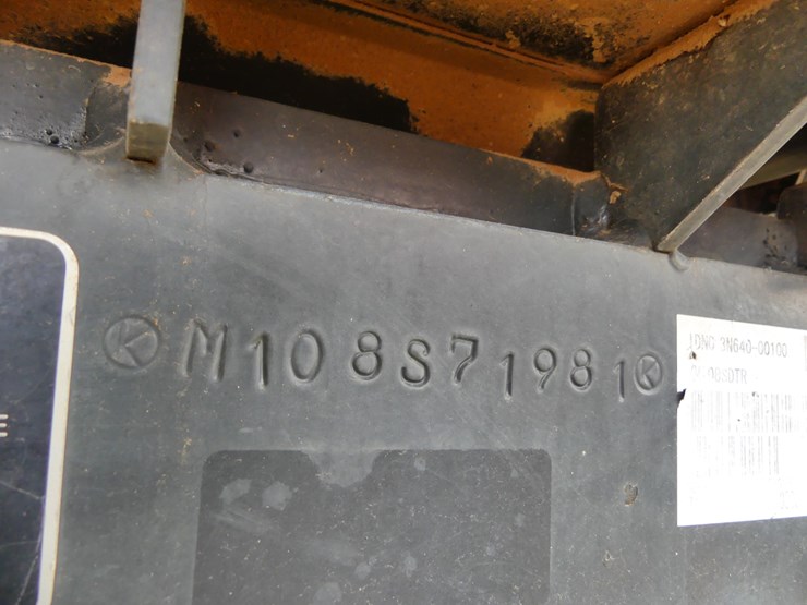 2012-kubota-m108s-image-16