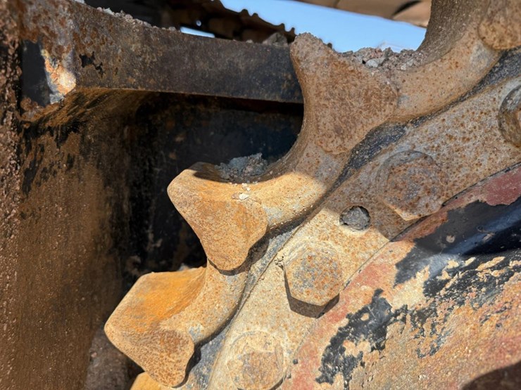 2020-deere-670g-lc-image-12