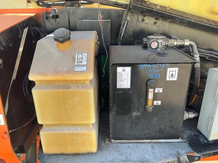 2010-jlg-m600jp-image-26