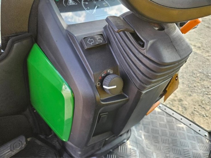 john-deere-1025r-image-38
