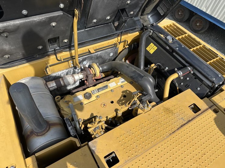 2011-caterpillar-320d-image-59