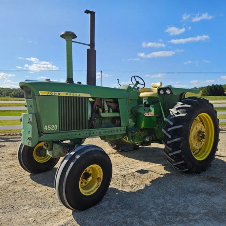 JOHN DEERE 4520