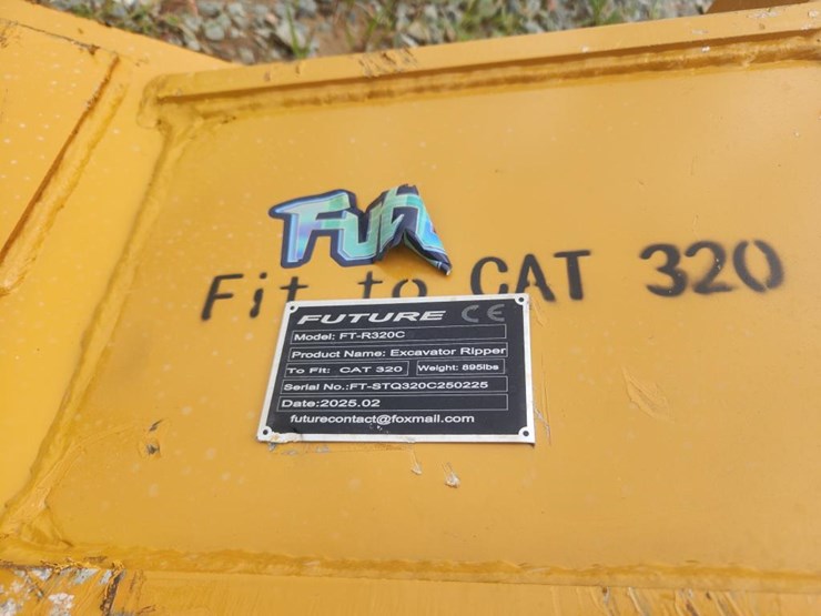 caterpillar-320-image-6