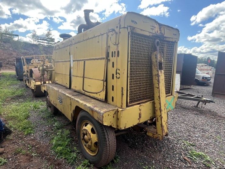 #2685-•-ingersoll-rand-xl1200-towable-air-compressor-image-6