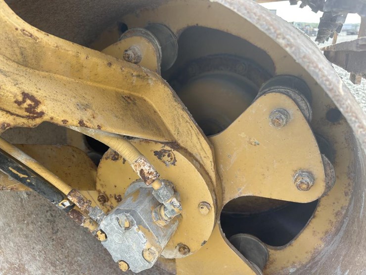caterpillar-cb-224c-image-15