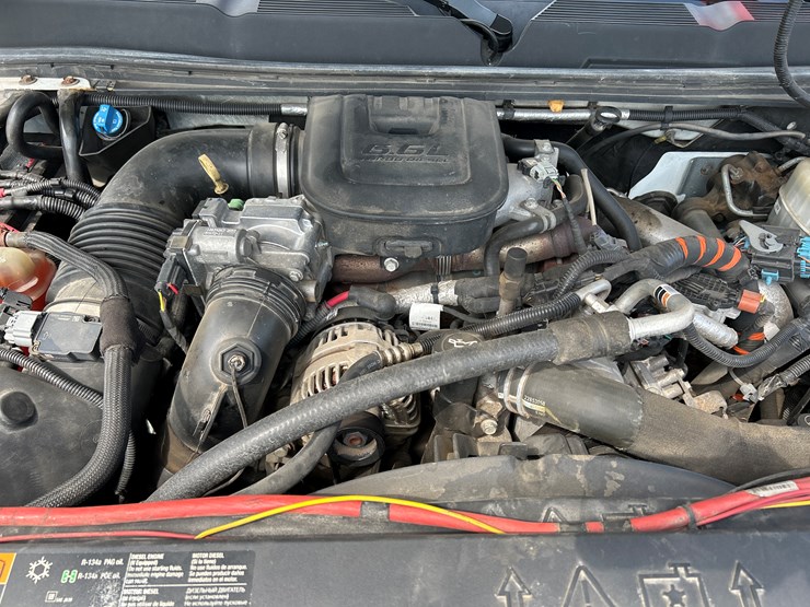 2014-chevrolet-3500-image-32