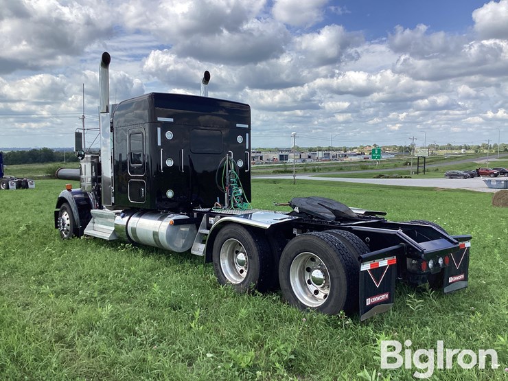 2024-kenworth-w900l-image-7