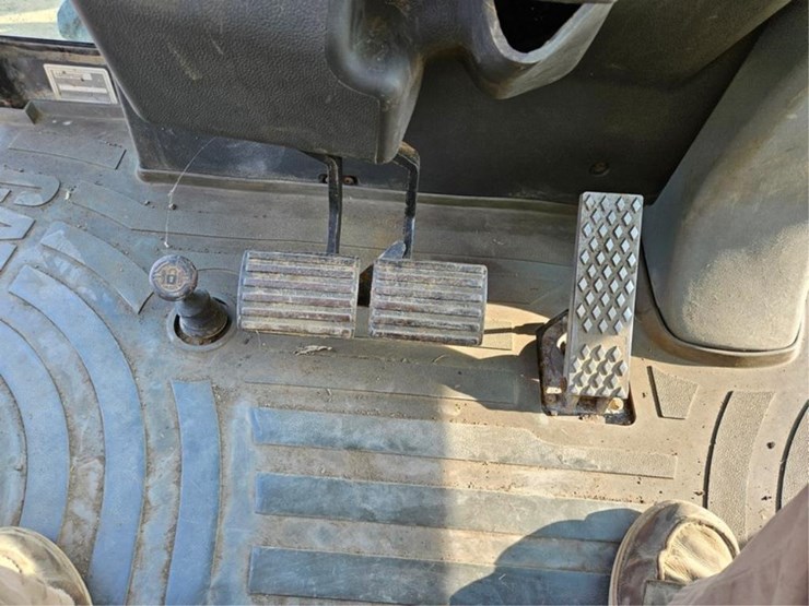 caterpillar-430d-image-34