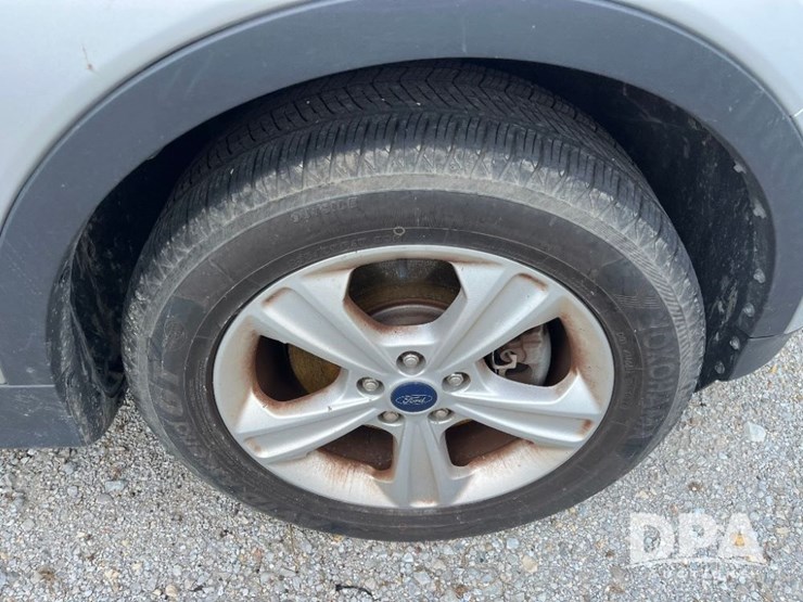 2015-ford-escape-se-image-20
