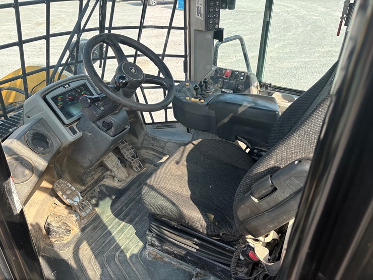 2016-caterpillar-950m-image-11