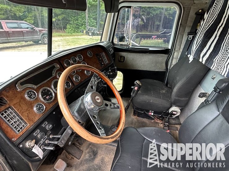 2004-peterbilt-379-image-6