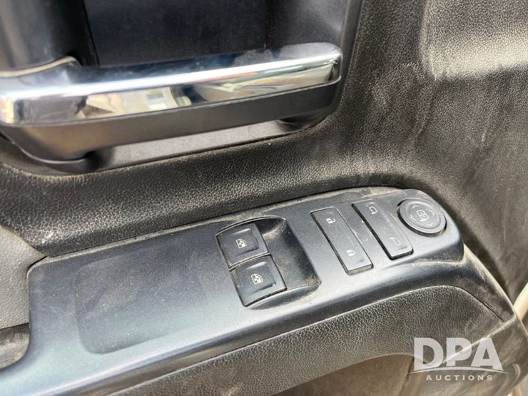 2017-gmc-3500-image-32