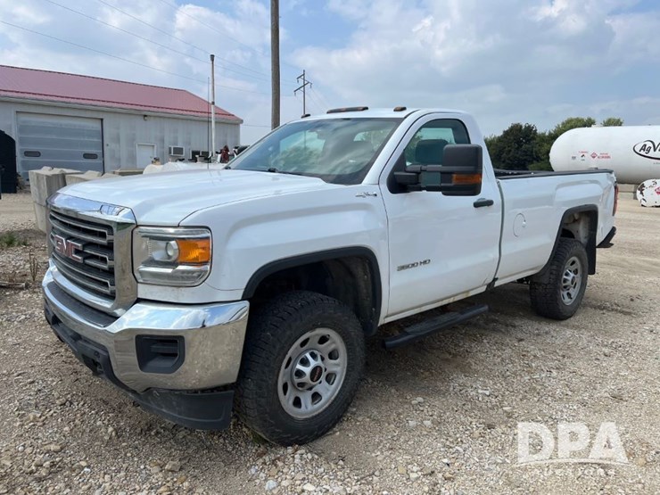 2017-gmc-3500-image-1
