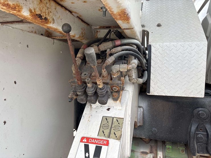 2018-international-durastar-4300-image-30