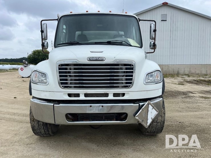 2010-freightliner-business-class-m2-petroleum-truck-(jn2961,-unit-491)-image-3
