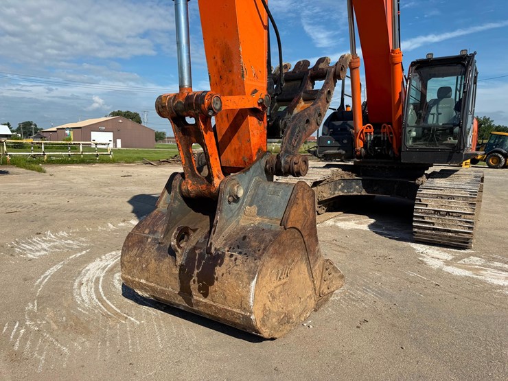 2019-hitachi-zx350lc-6n-image-10