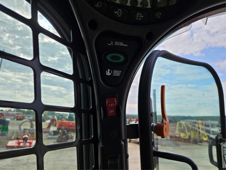 2019-bobcat-s590-image-21