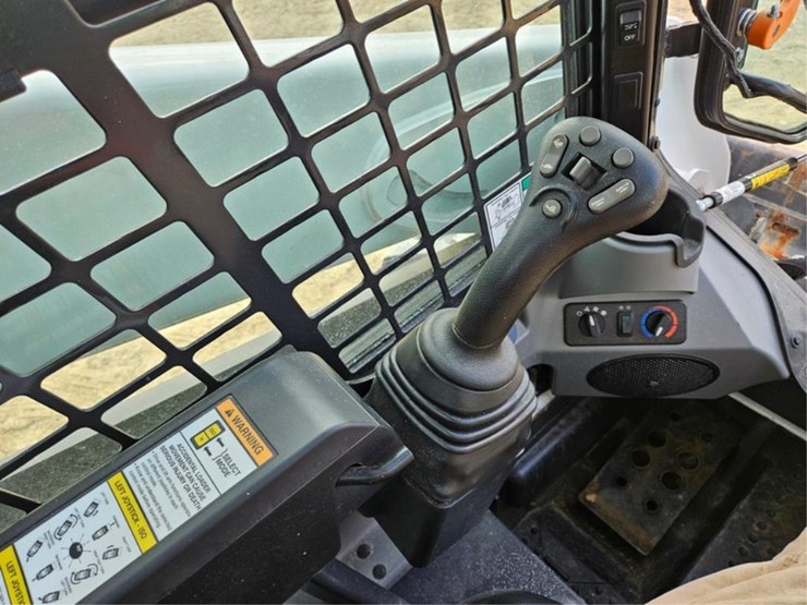 2019-bobcat-s590-image-24