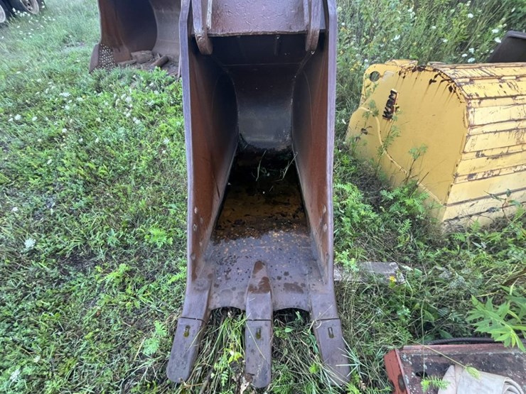 #2538-•-approx-28“-excavator-bucket-image-5