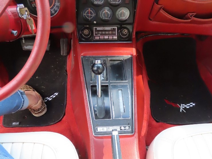 1976-chevrolet-corvette-stingray-image-21
