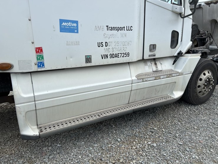 #5003-•-2009-freightliner-sleeper-cab-truck-tractor-image-22