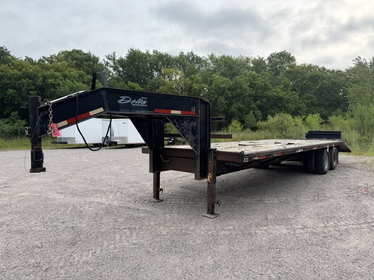 #1083-•-2001-delta-tandem-axle-gooseneck-trailer-image-1