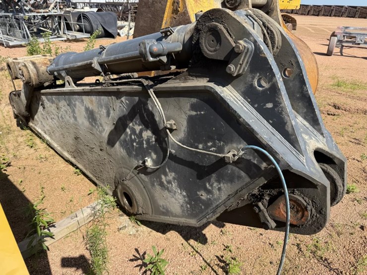 2020-deere-670g-lc-image-35