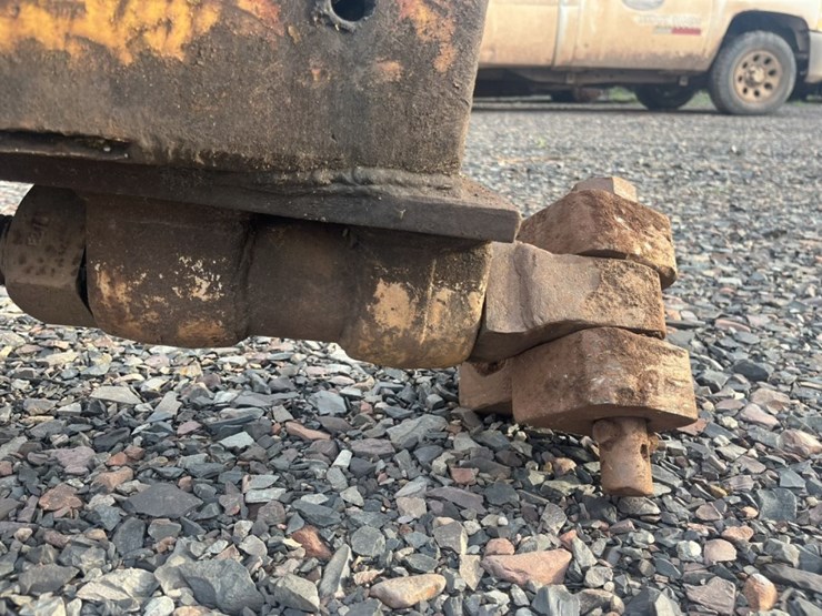 #1572-•-approx-66"x48“-bros-roller-compactor-image-7