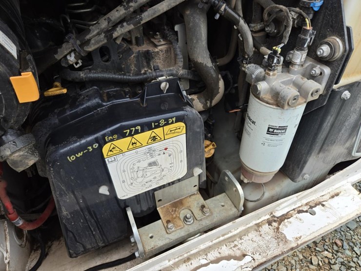 2021-bobcat-s76-image-37