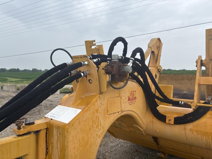 caterpillar-60-image-28