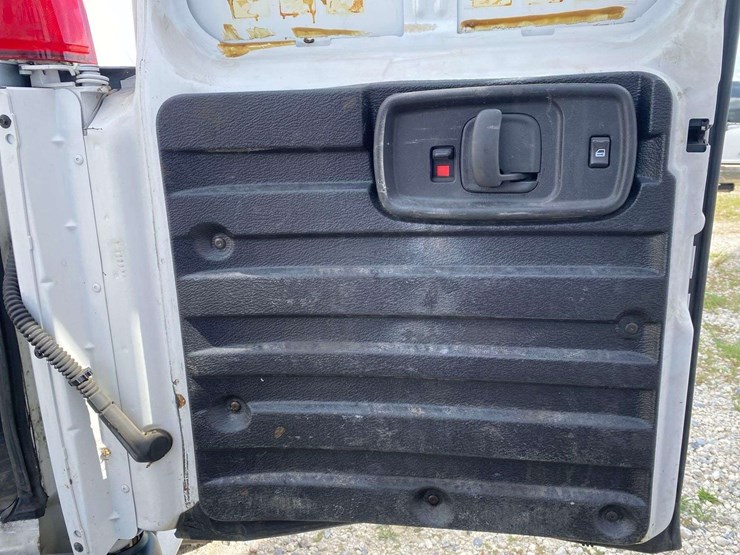 2019-chevrolet-express-2500-image-21