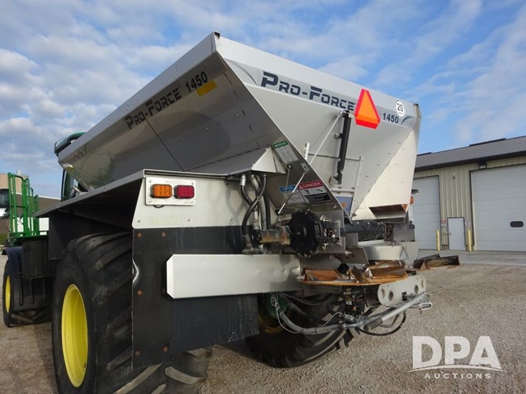 2019-john-deere-f4365-image-57