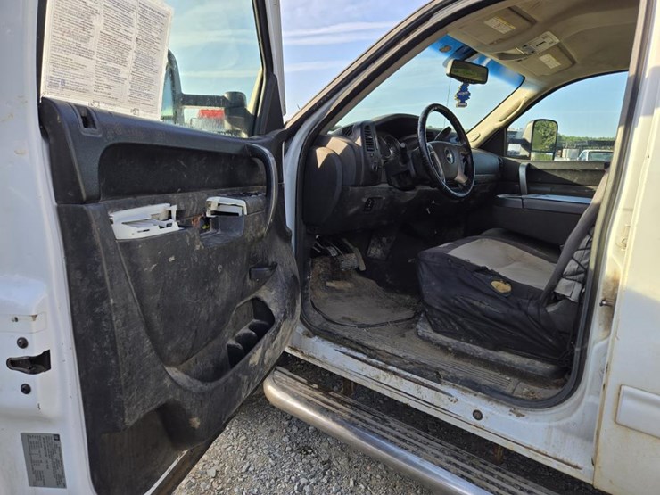 2012-chevrolet-silverado-2500-image-57