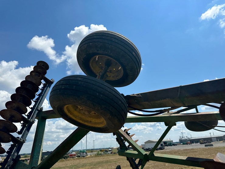 john-deere-34-image-9