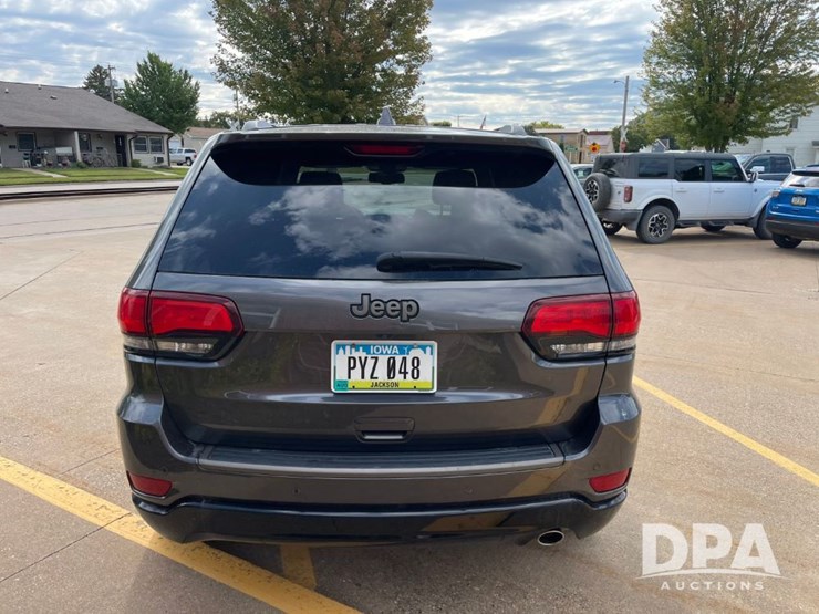 2016-jeep-grand-cherokee-image-8