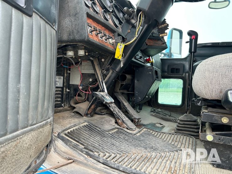 1999-kenworth-t600-image-38
