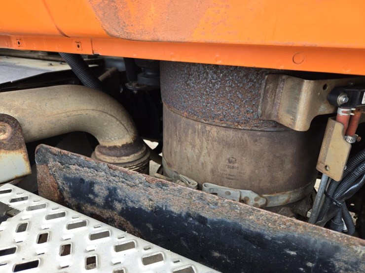 2015-mack-granite-gu813-image-23