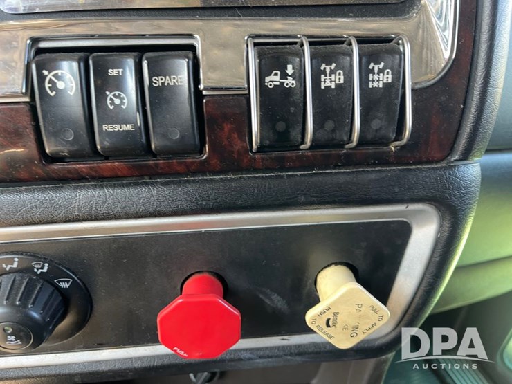 2013-kenworth-t660-image-73