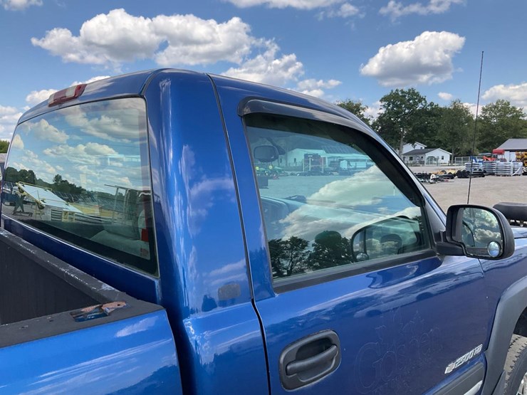2004-chevrolet-k2500-image-47