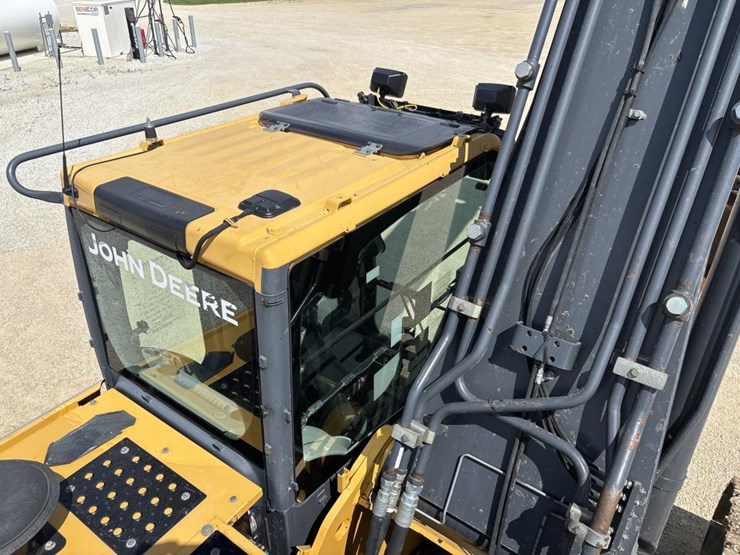 2014-deere-380g-lc-image-23