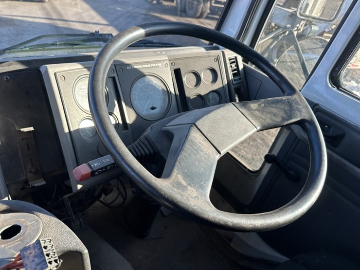 2003-sterling-sc8000-image-45