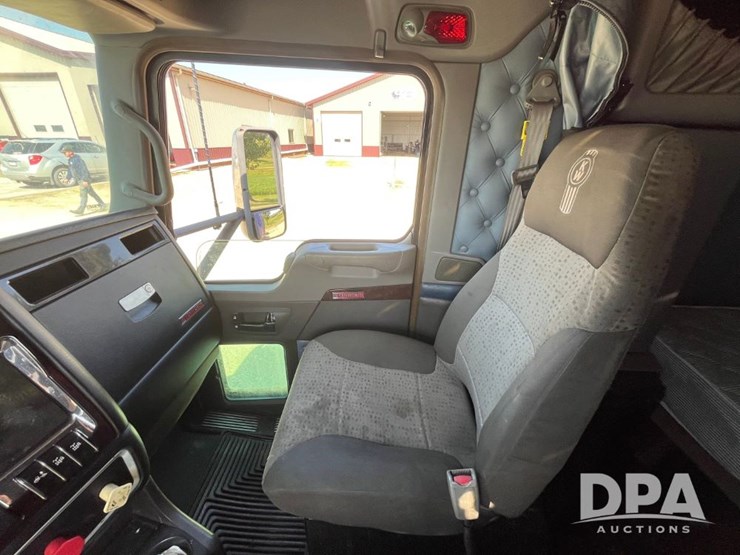 2013-kenworth-t660-image-76