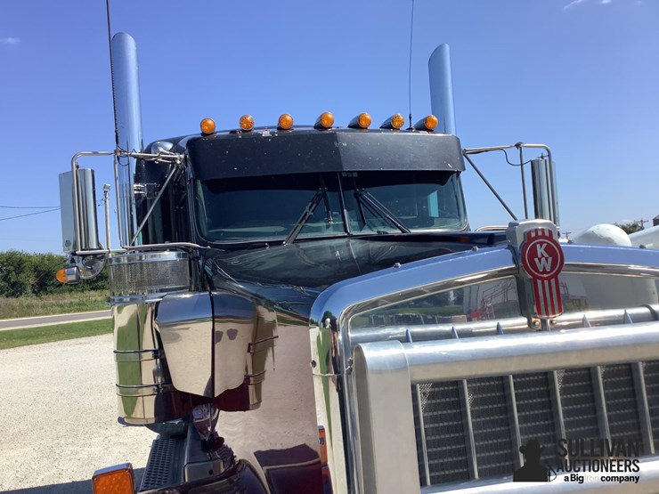 2016-kenworth-w900-image-11