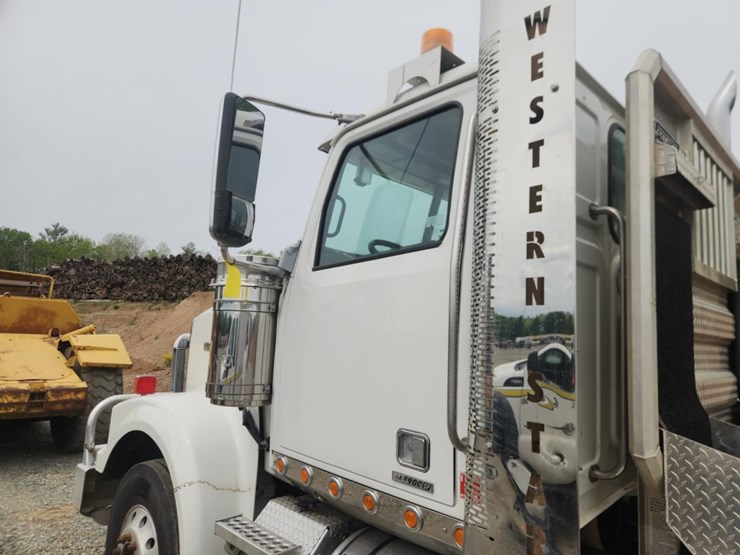 2019-western-star-4900sf-image-21